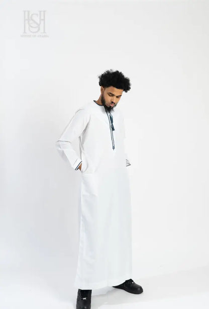 Men’s Omani Thobe - White with Navy Blue Tassel 60 / 23