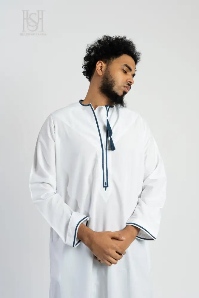 Men’s Omani Thobe - White with Navy Blue Tassel 60 / 23