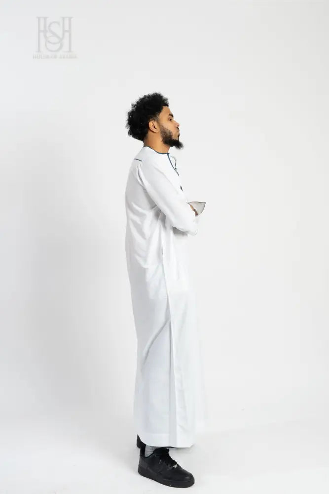 Men’s Omani Thobe - White with Navy Blue Tassel 60 / 23