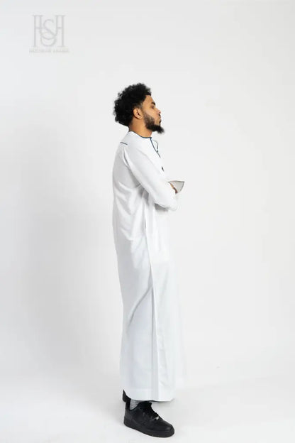 Men’s Omani Thobe - White with Navy Blue Tassel 60 / 23