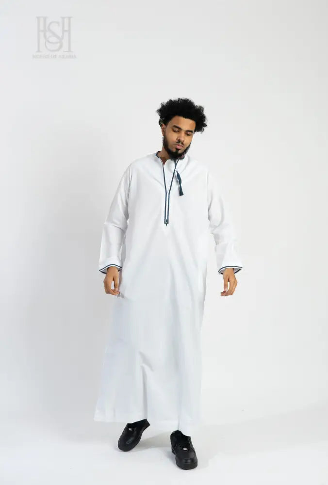Men’s Omani Thobe - White with Navy Blue Tassel 60 / 23