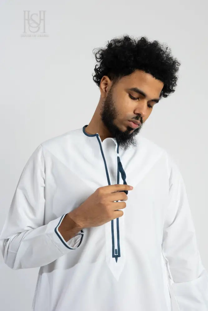 Men’s Omani Thobe - White with Navy Blue Tassel 60 / 23