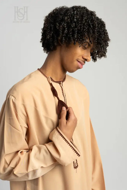 Men’s Omani Thobe with Design - 58 / 23